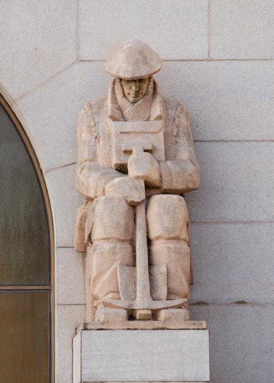 Photograph of the Pioneer buttress sculpture on the Memorial's facade