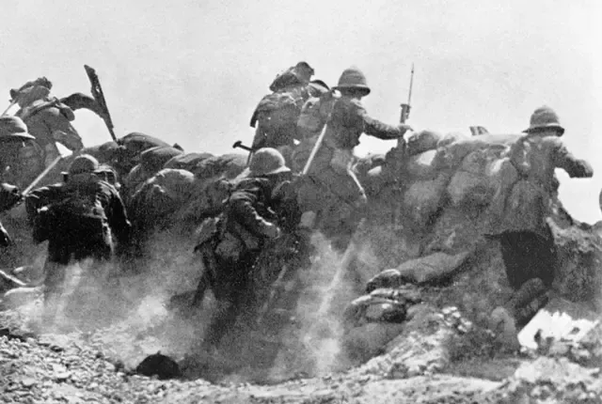 British troops going forward in one of their several attempts to capture the village of Krithia and the high ground of Achi Baba at Cape Helles  in April and May 1915.  Courtesy Imperial War Museum