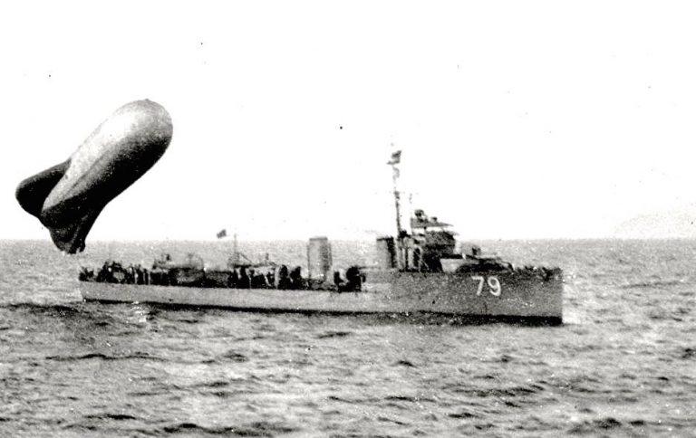 'HMAS Yarra' shown towing its observation balloon during operations  on the Otranto Barrage in the Adriatic Sea in 1917-1918. Courtesy RAN Fleet Air Arm Association)