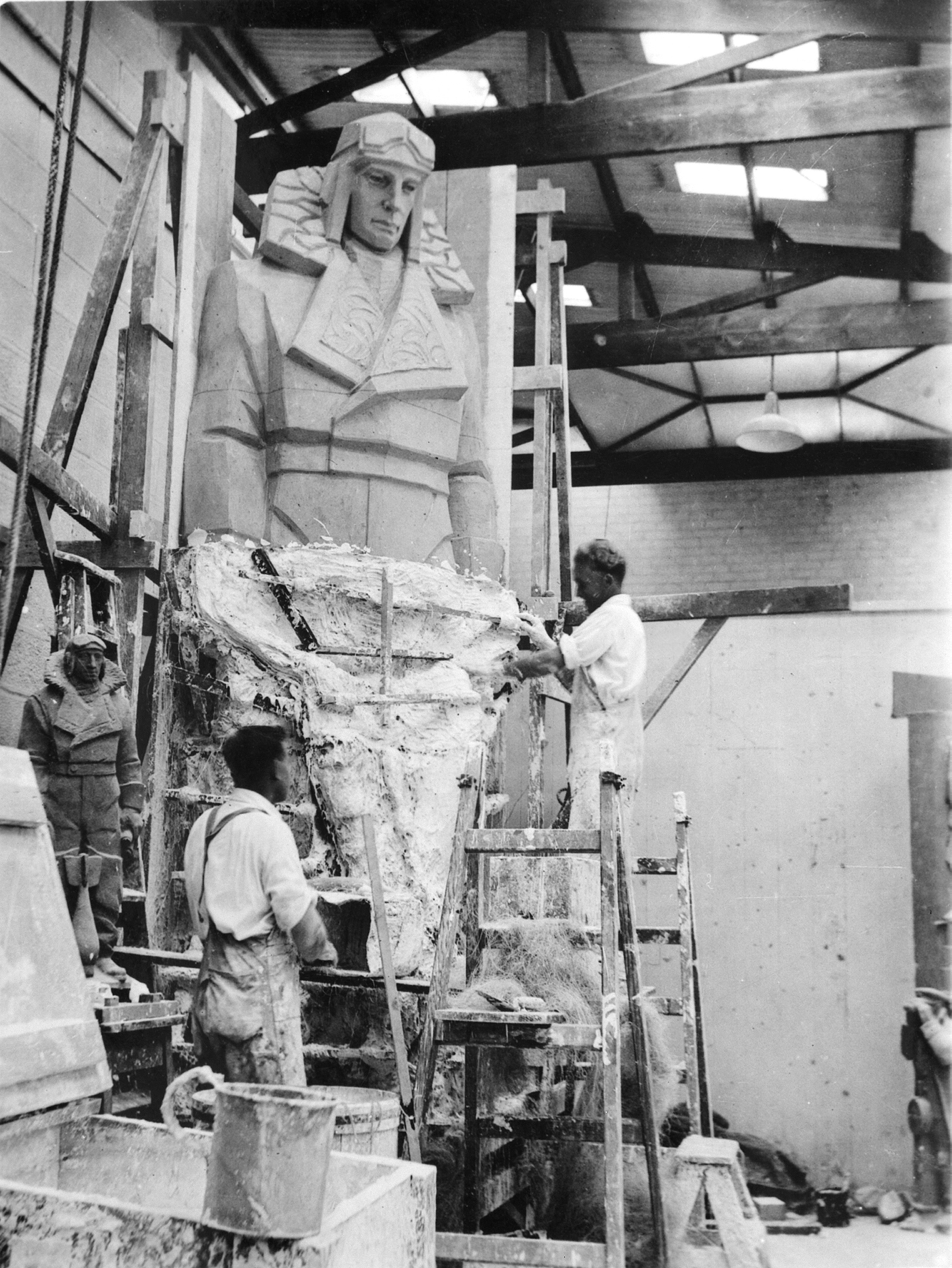 Harry Grounds and John Moorfield making the plaster mould for the air force officer. Courtesy Australian War Memorial