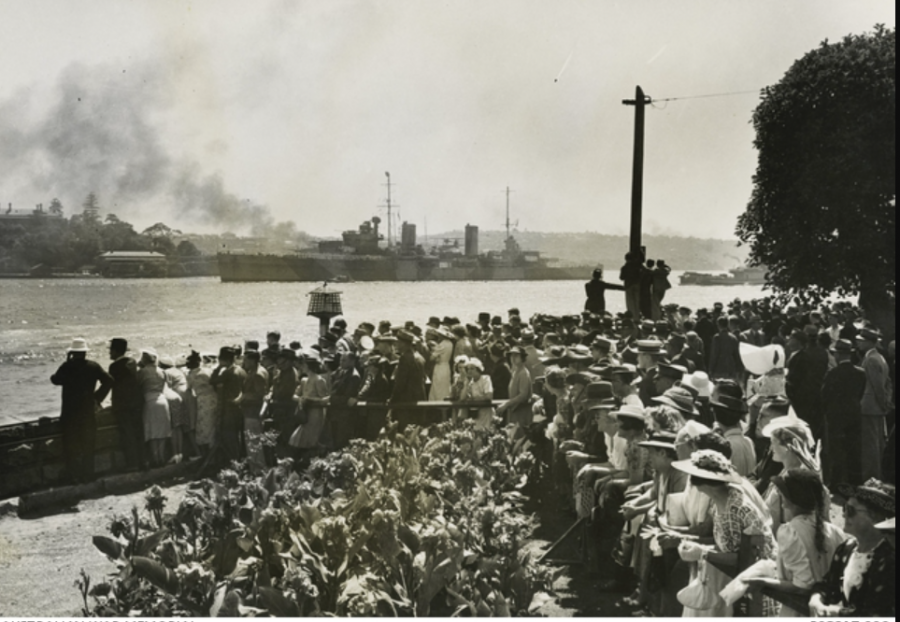 A large crowd gathers on Bennelong Point opposite Admiralty House, Kirribilli, to witness the return of HMAS 'Sydney' to its home port after its successful campaign in the Mediterranean. AWM P08917.002.