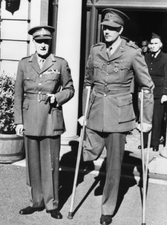 Photograph of Lieutenant A. Roden Cutler after the investiture by the Governor General, Lord Gowrie with the Victoria Cross outside Admiralty House, 11 June 1942 (AWM 012576)