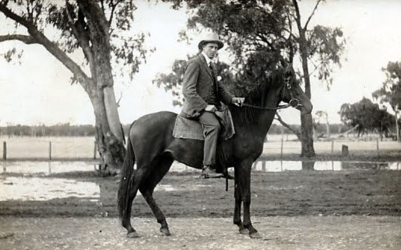 Harold Spencer on his horse, Daisy, somewhere near Narrandera, NSW, c. 1915. Anzac Memorial Digital Collection 2020.2. Courtesy of Bev Ponton. 