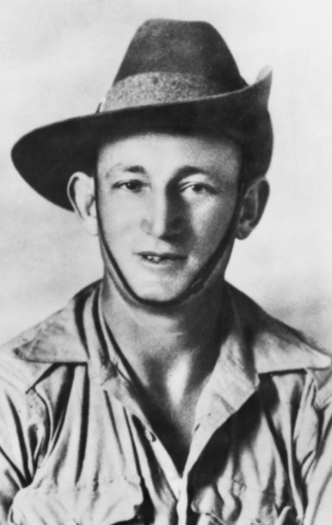 Photographic portrait of Private Gordon VC (AWM 100637)