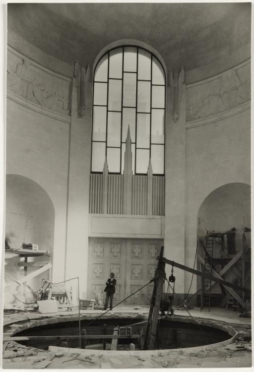 An interior view of the Hall of Memory during the building of the Memorial. Courtesy State Library of NSW