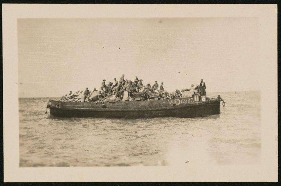 Troops sailing ashore, May 1915, Anzac Memorial Collection.