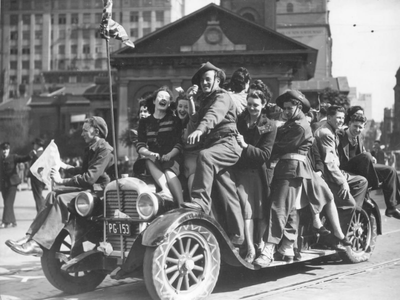 VP Day celebrations in Martin Place, 1945